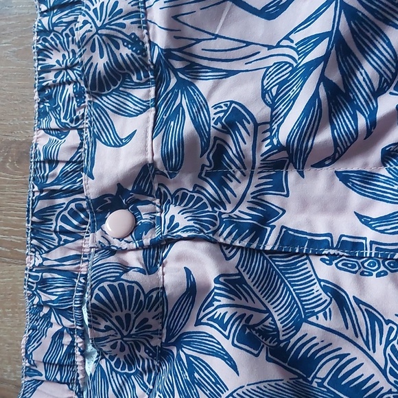 Pink Hawaiian bathing suit/shorts - Picture 2 of 3